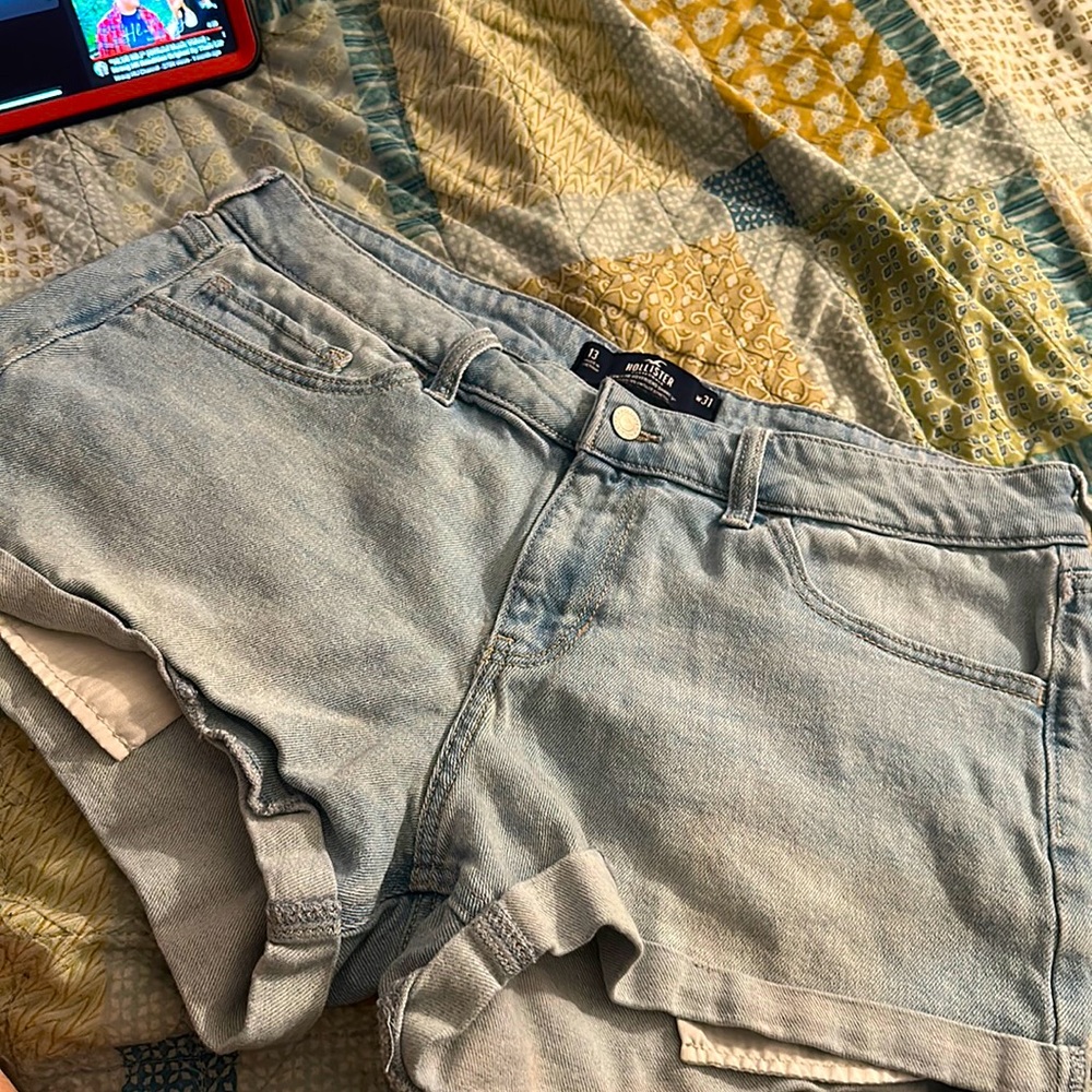 Low Rise boyfriend short 3 “ ( Hollister vintage stretch )